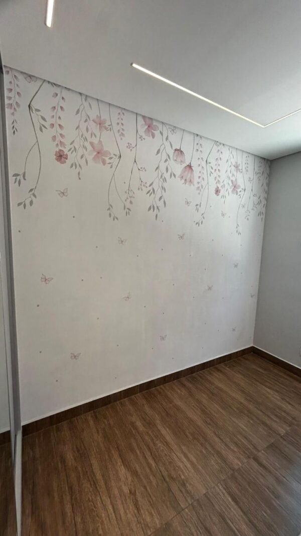 Papel de parede Borboletas no Jardim instalado - foto de cliente
