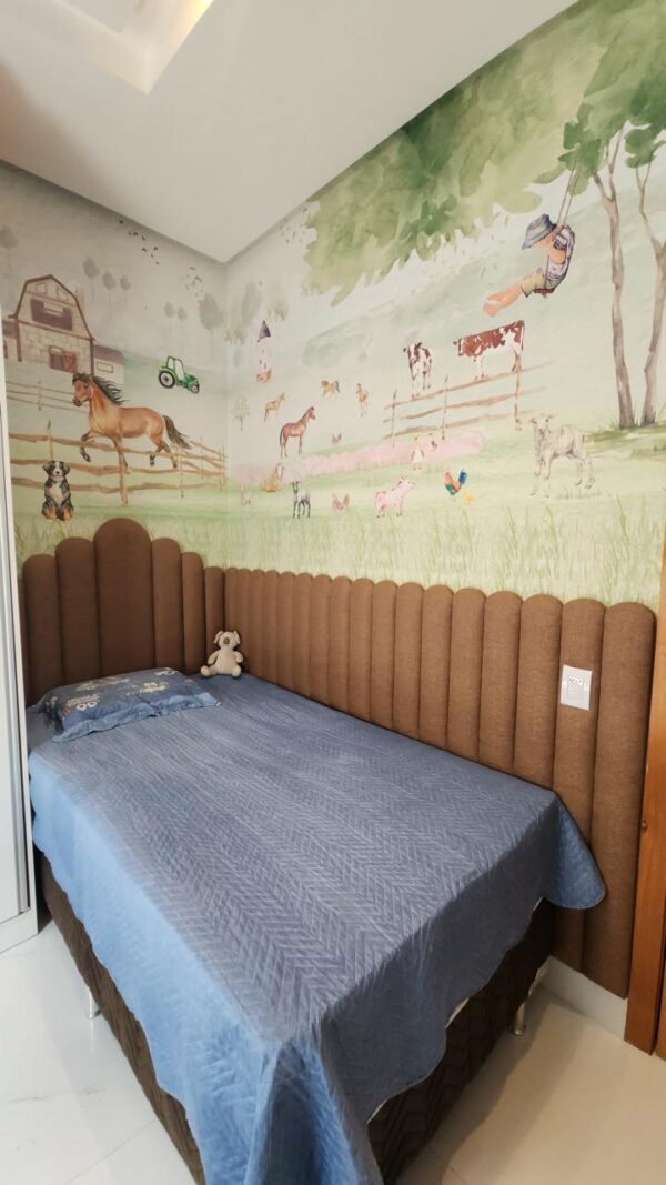 Papel de parede Fazendinha instalado em quarto infantil - foto de cliente